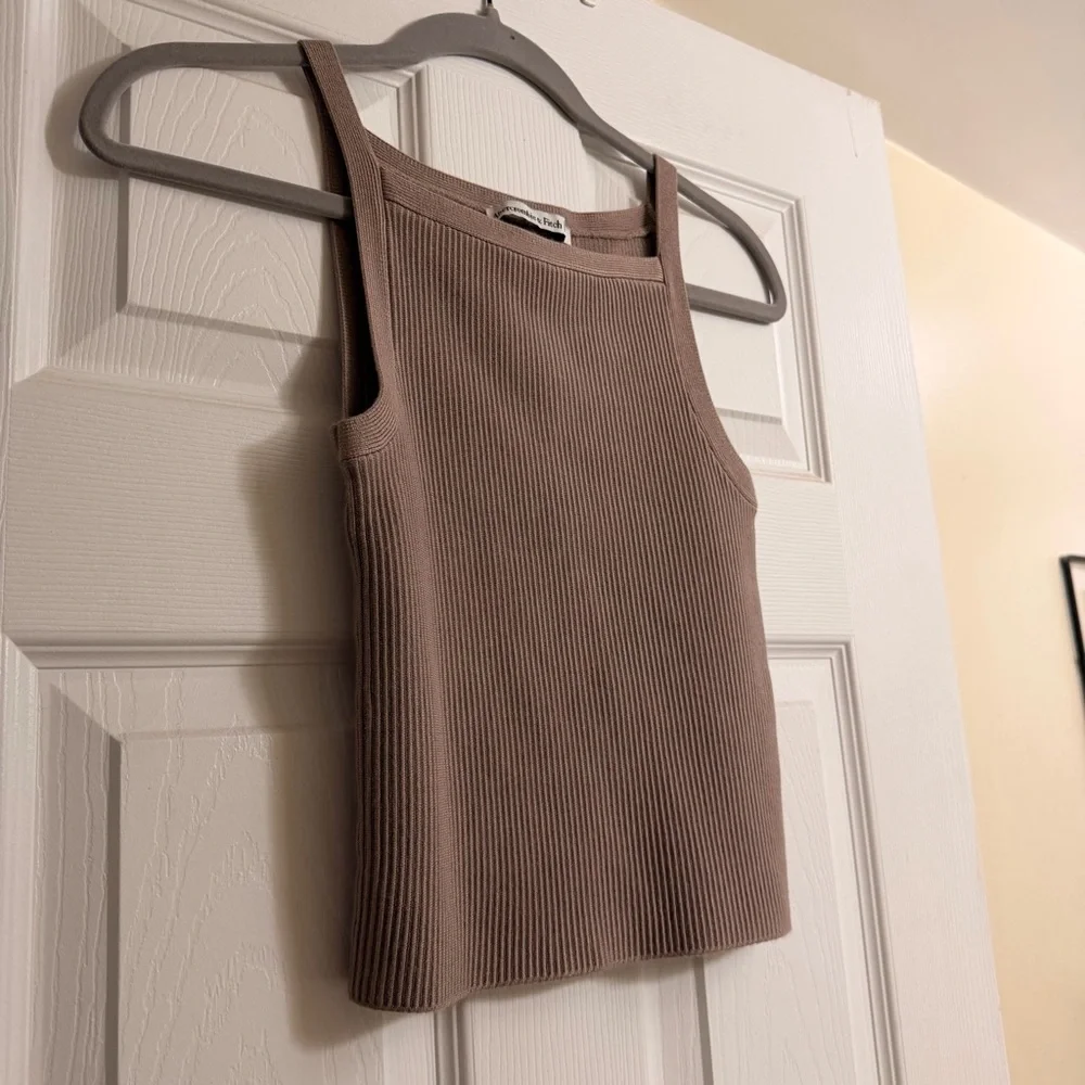 A&F Ottoman High-Neck Top Taupe - Picture 2 of 8